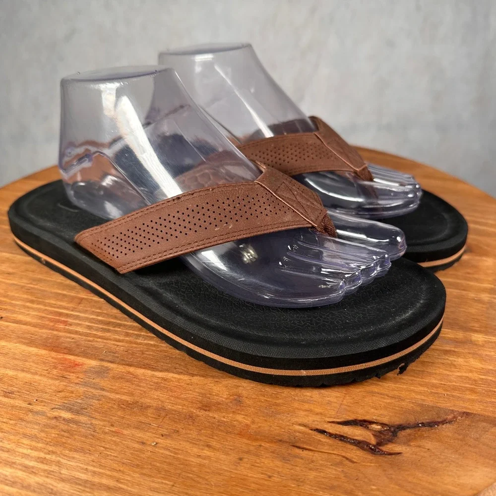 Rip Curl Flip Flop Sandals Mens 9.5 Brown Good Perforated Straps Thong Shoes